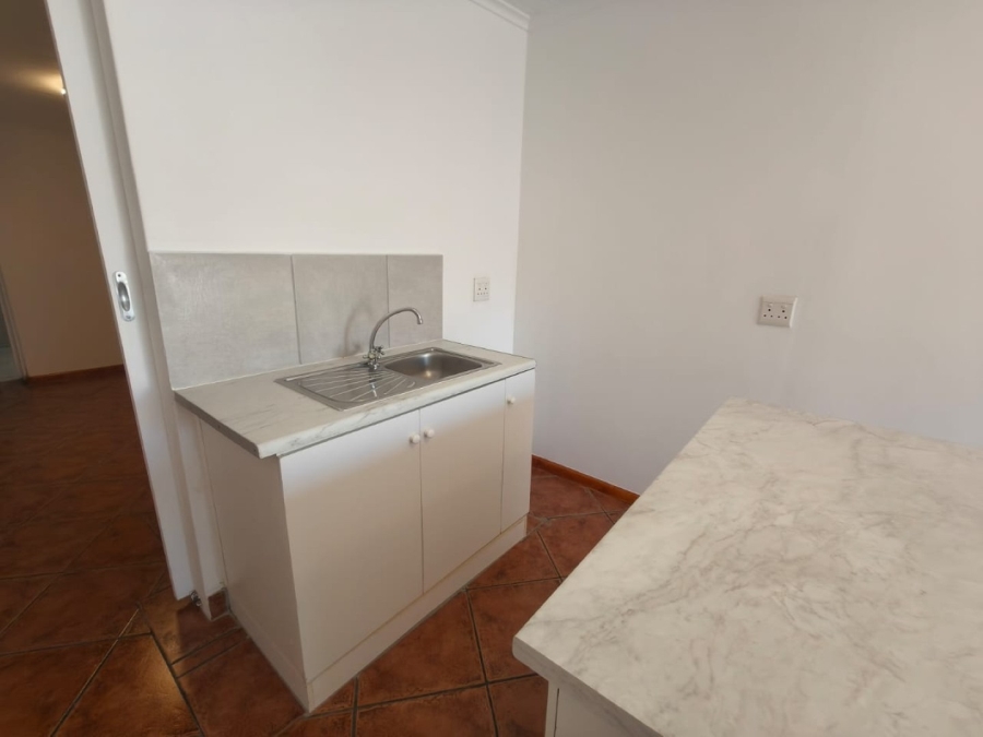 To Let 1 Bedroom Property for Rent in Westcliff Western Cape